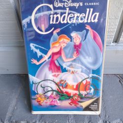 Black Diamond Walt Disney Classic 
Cinderella (VHS TAPE)