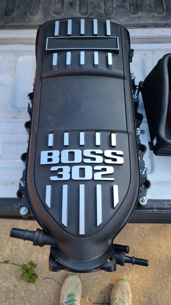 Boss 302 Manifold W/Cold AIR