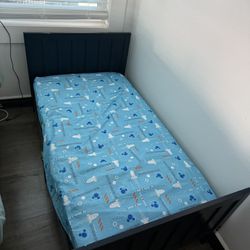 Toddler Bed w/mattress