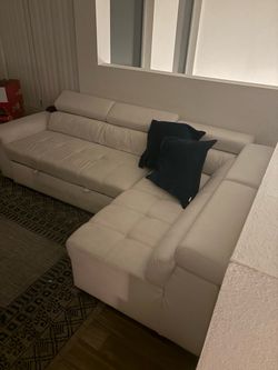 White Pull out couch