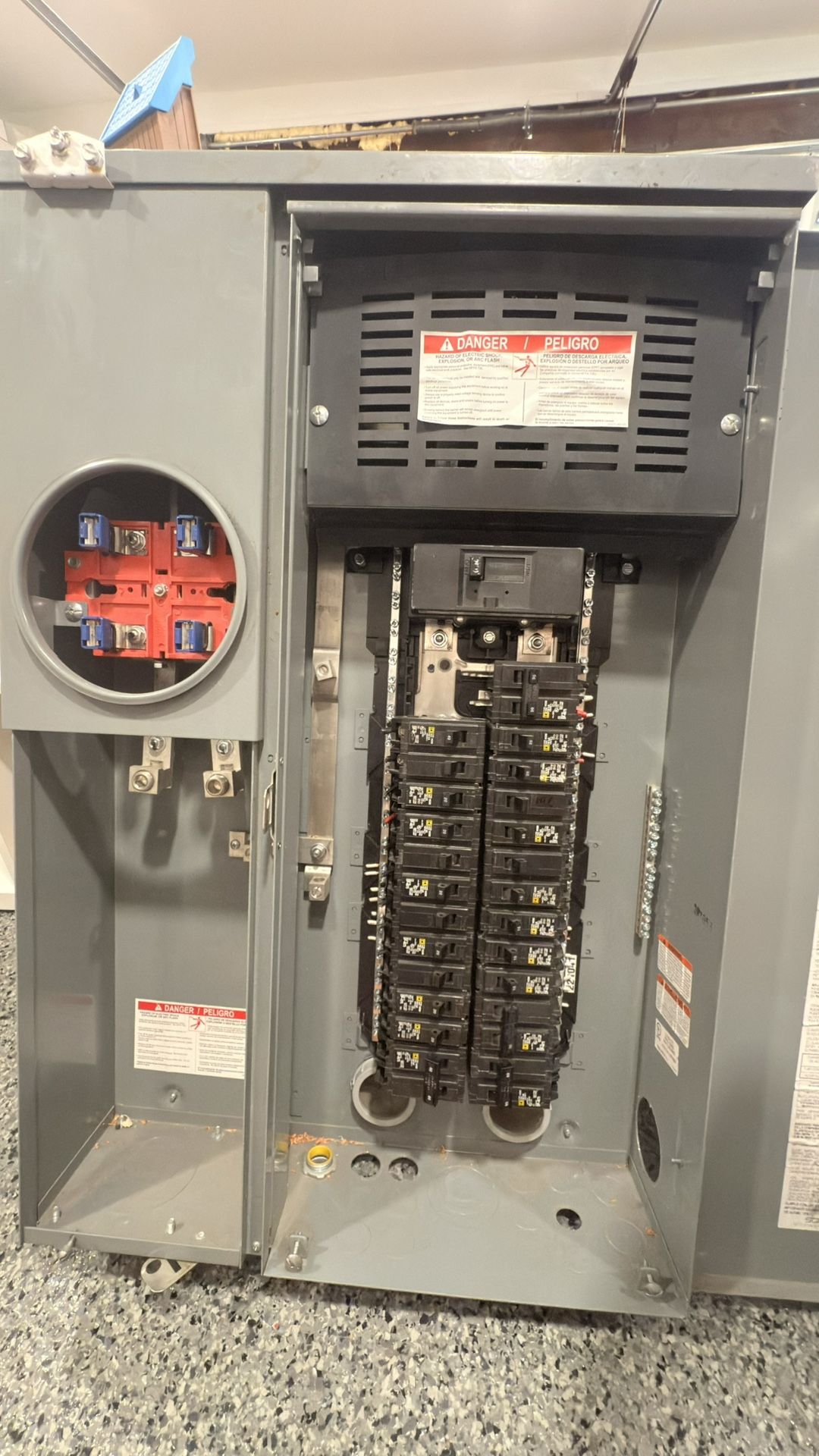 Homeline 200 Amp 30-Space 42-Circuit Outdoor Ring-Type Surface Mount Solar-Ready Main Breaker Plug-On Neutral CSED