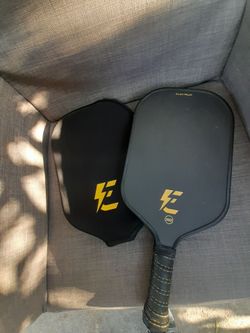 Pickle ball paddle