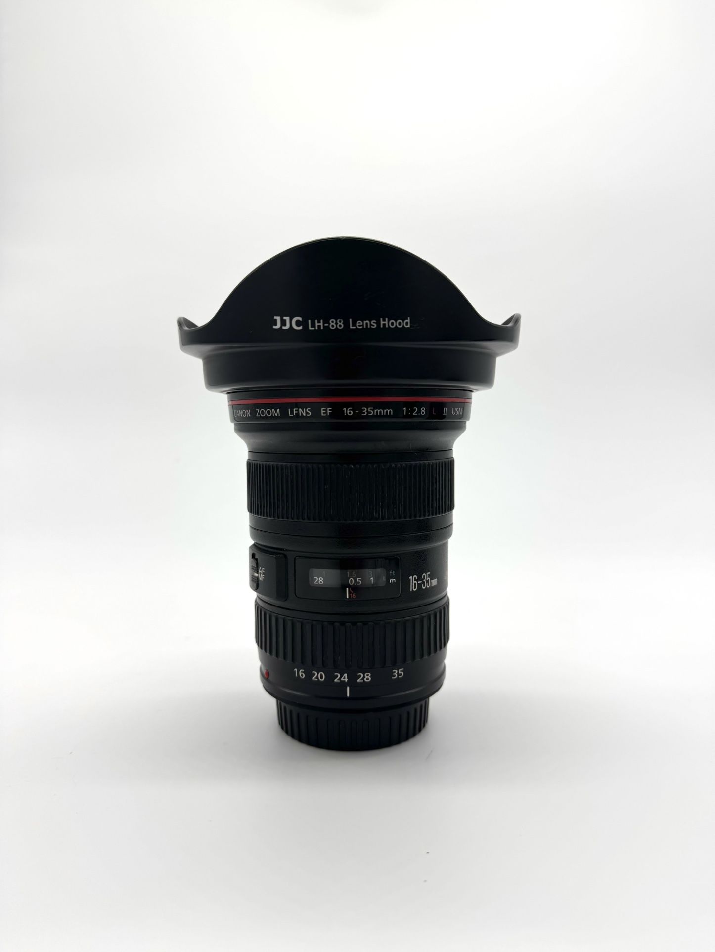 Canon EF Wide-Angle Zoom 16-35mm f/2.8L II USM lens