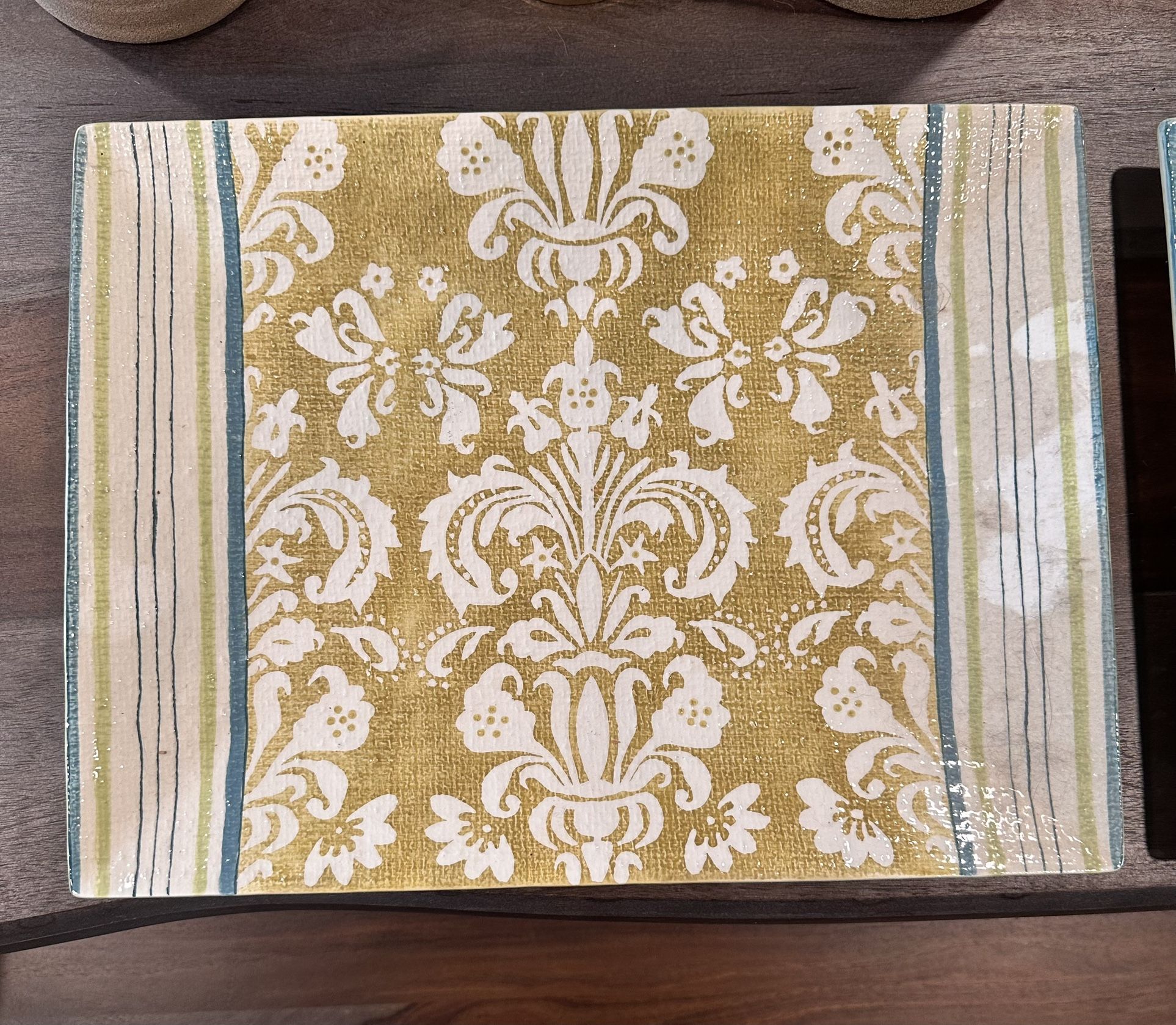 3 Platters And 12 Serving Plates