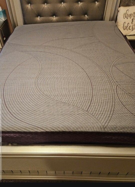 Queen Size Purple Restore Plus Mattress with Foundation and Gray Purple Brand Sheets -New Condition-