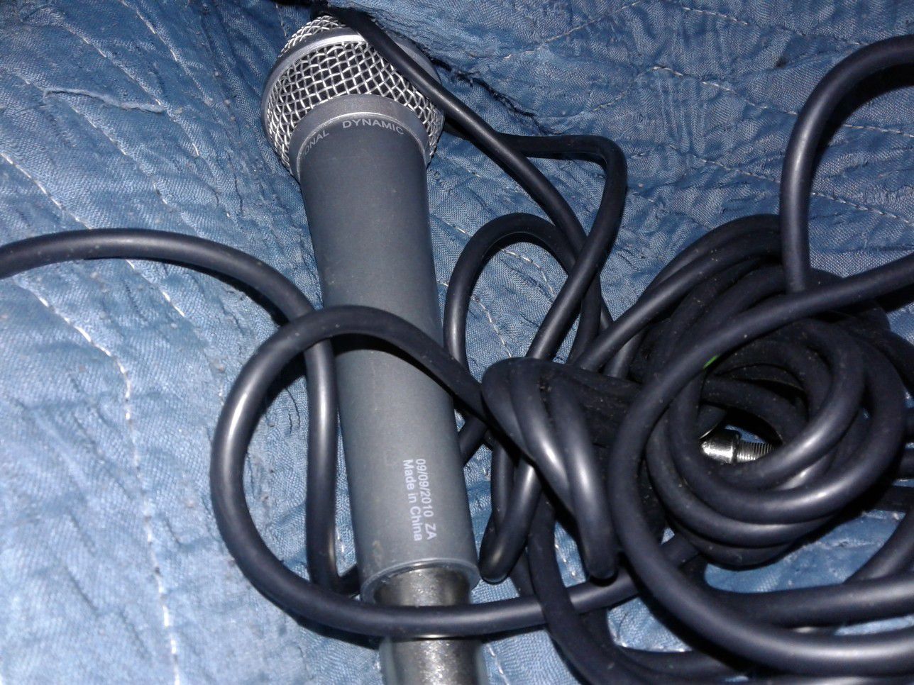 First act mic with cord
