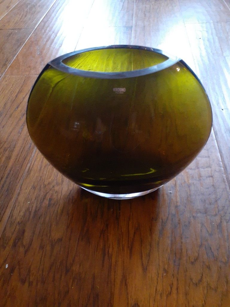 EXQUISITE NEW Krosno 9" Green Glass Made in Poland Squat Luna Vase.
