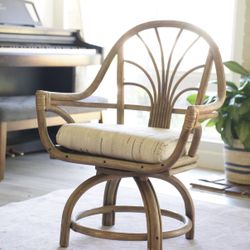 Rattan Swivel Chairs (Set of 4) – High-End Look, Rare Matching Set