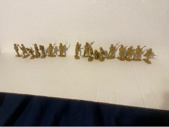 Vintage Mini Tan/Yellow Army Men Soldiers Lot of 17 Hong Kong Plastic 1” Figure