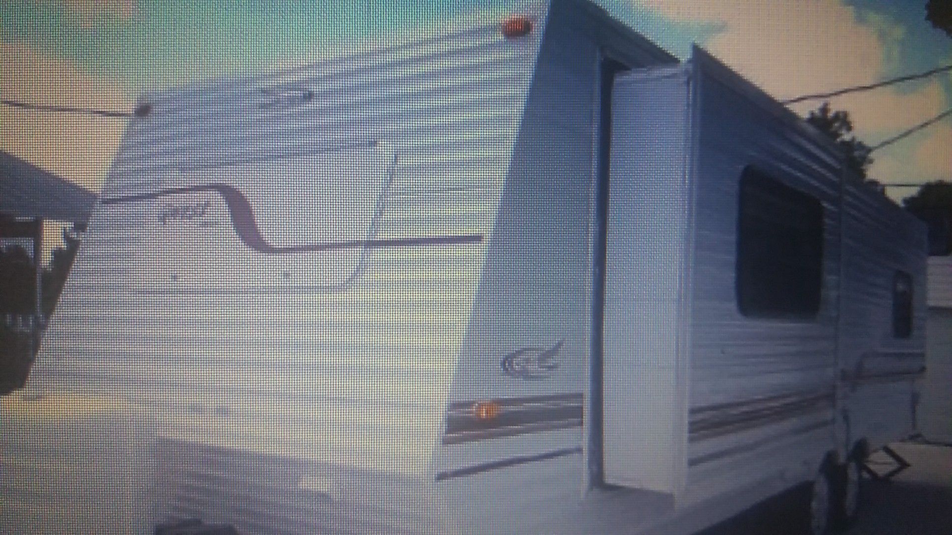 2OOO Jayco Quest 28ft. Just leave your em•ail in chat so I can send you all the details and pics!