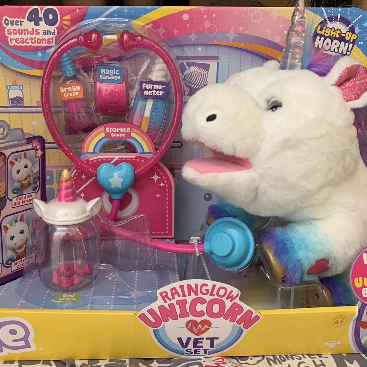 Little Live Rainglow Unicorn Vet Set