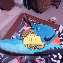 2019 Kyrie 6 Oracle Size 10 1/2  $30 O.B.O