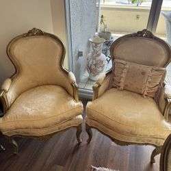 Pair Of vintage Louis XV style armchair featuring a carved, gold-finished frame and upholstered in a beige damask fabric - Excellent Condition 