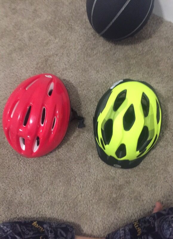 2x Helmets