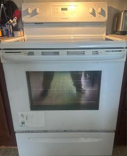 FRIDGIDAIRE ELECTRIC STOVE