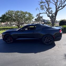 MUSCLE CAR 2020 Camero, V8, 6 Speed Manual Transmission,