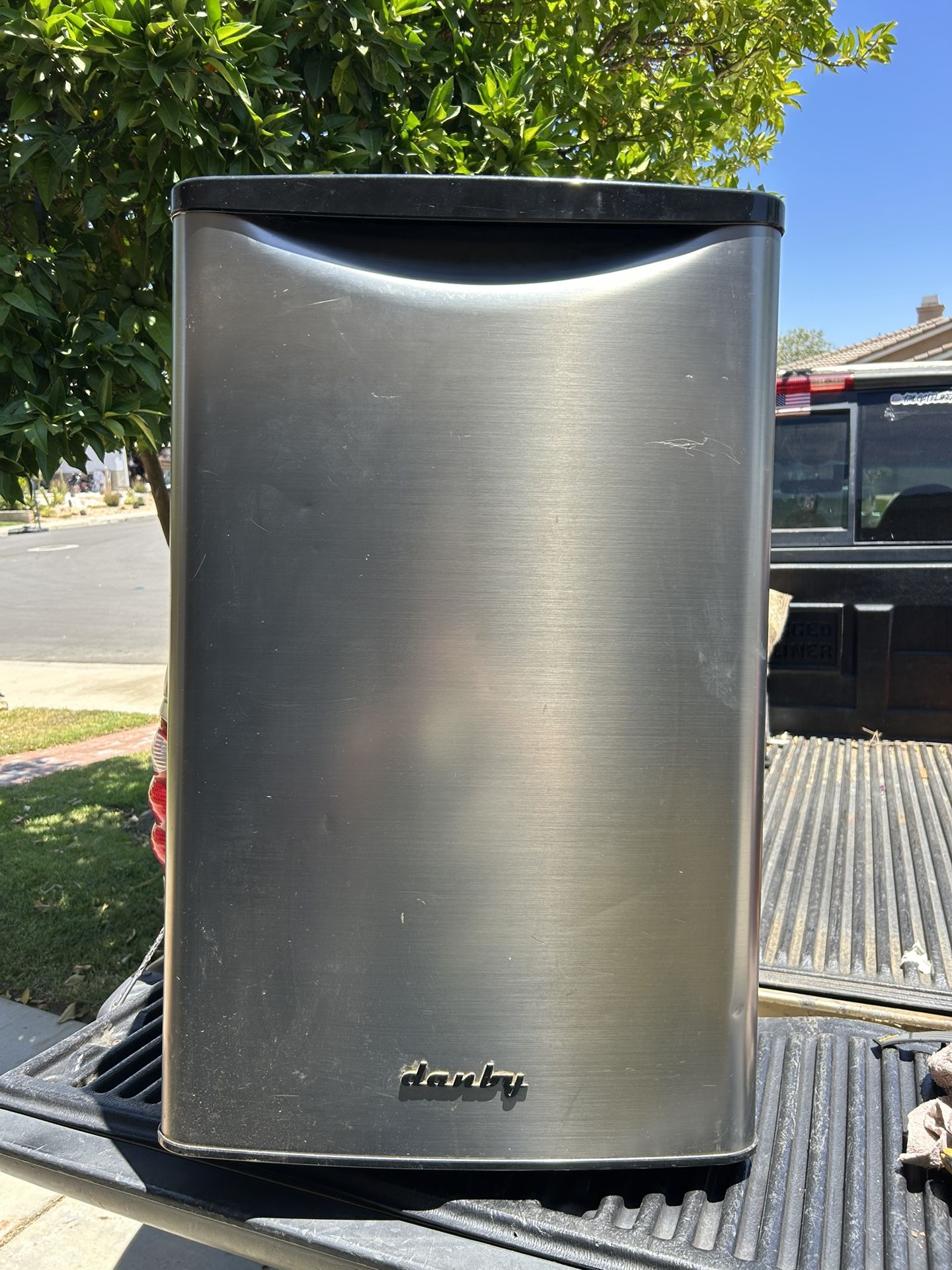 Mini fridge