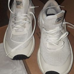 Women's Reebok Metreon size 10 