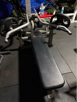 Chest press machine