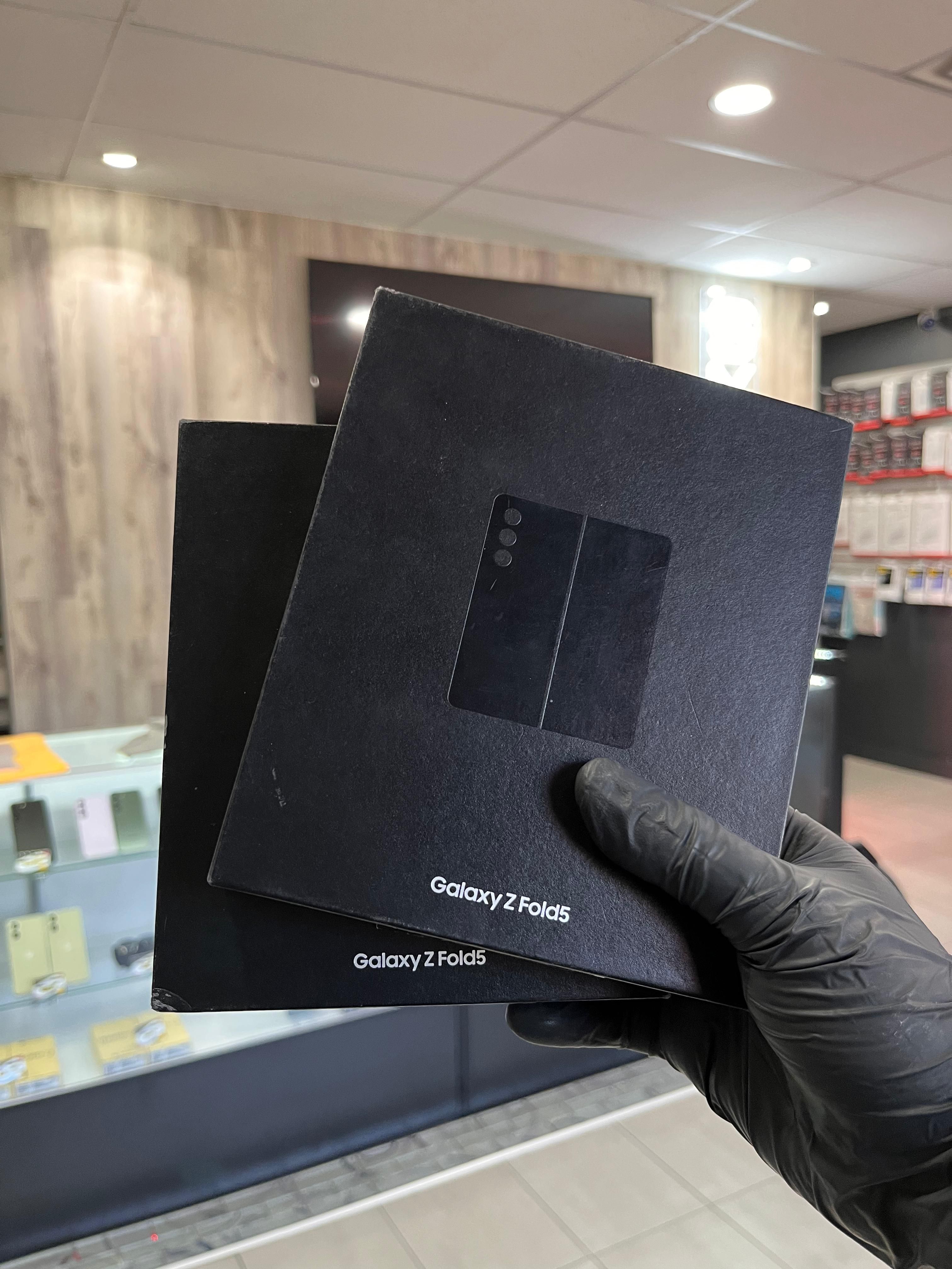 Brand New Samsung Galaxy Z Fold 5 512 GB (Unlocked) + Warranty