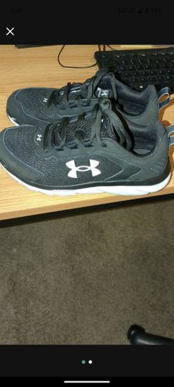 Boys Size 4Y Under Armor Shoes New