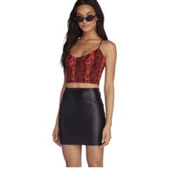 WOMENS BLACK SHINY WINDSOR SKIRT SIZE MEDIUM 