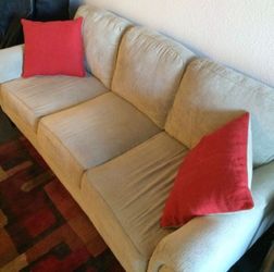 Beautiful couch!!