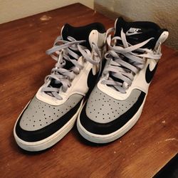 NIKE SHOES