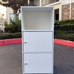 White 3 Shelf Side Table Cabinet With Silver Knobs 