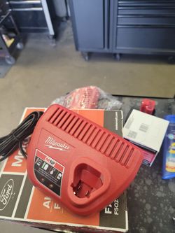 Milwaukee M12 Charger 