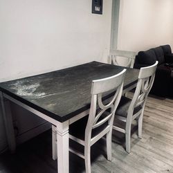 Dinner table/ PICK UP ASAP