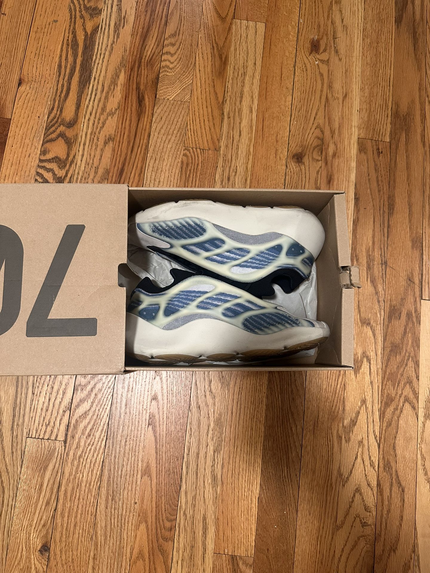 Yeezy 700 Size 8.5