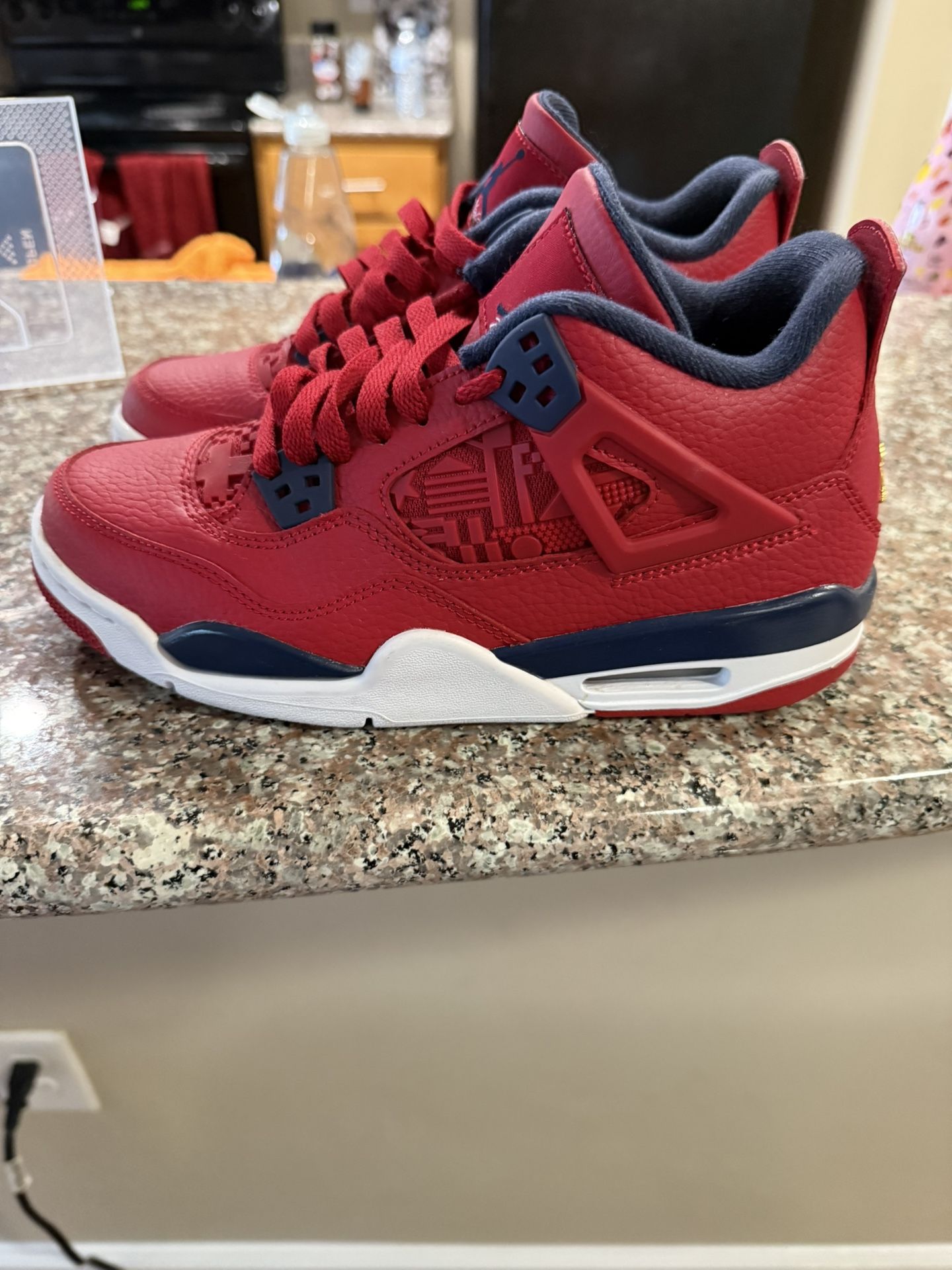 Jordan 4 Fiba Retro