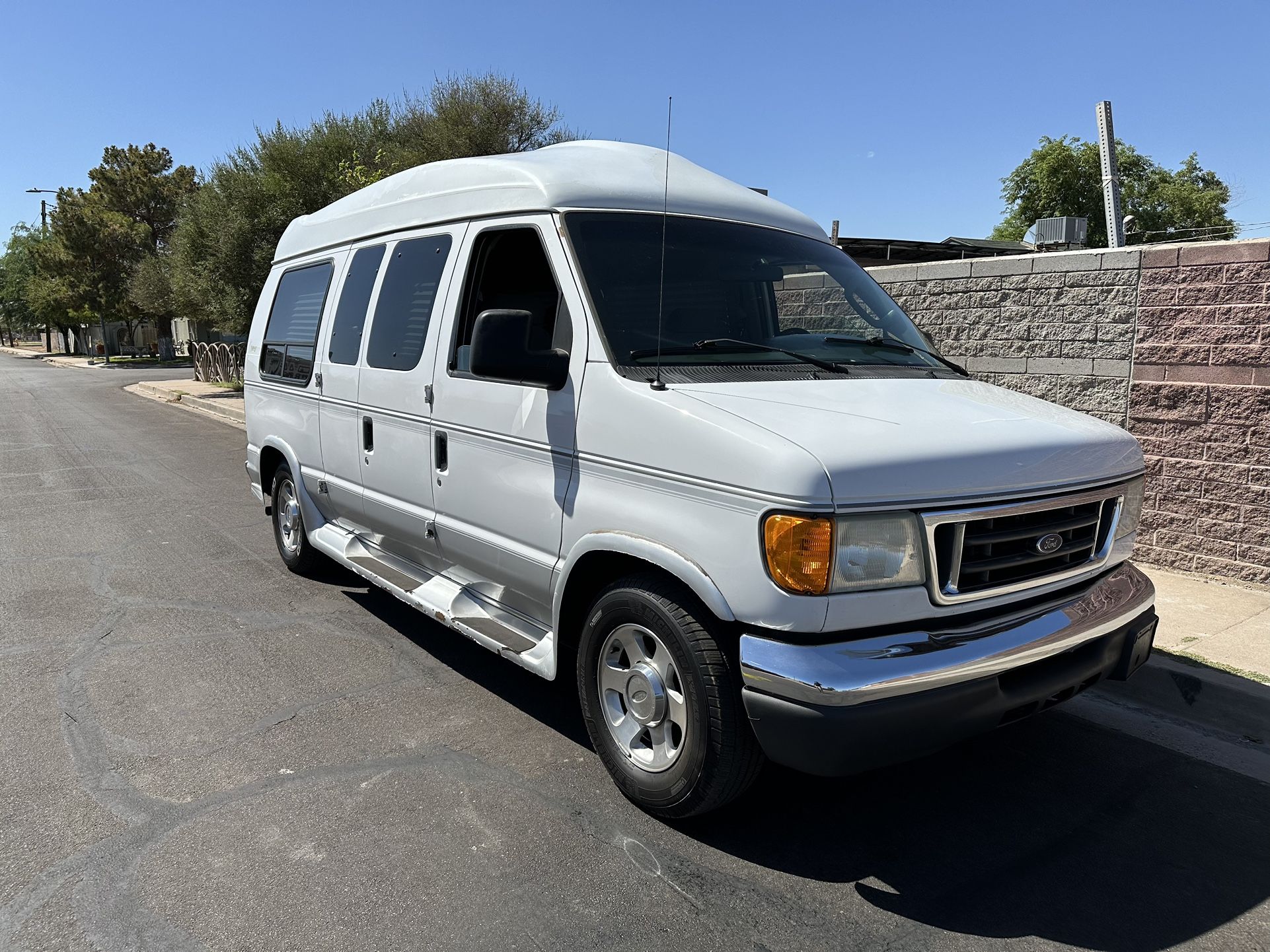 2005 Ford E-150