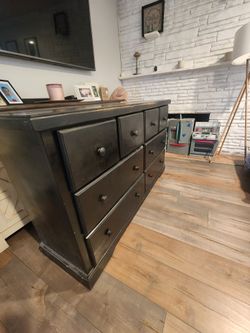 Black Wood 8 Drawer Dresser