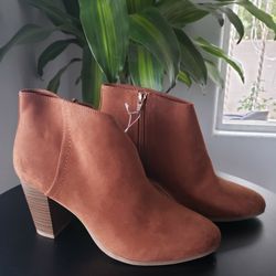 Heeled Bootie Size 7 Brown