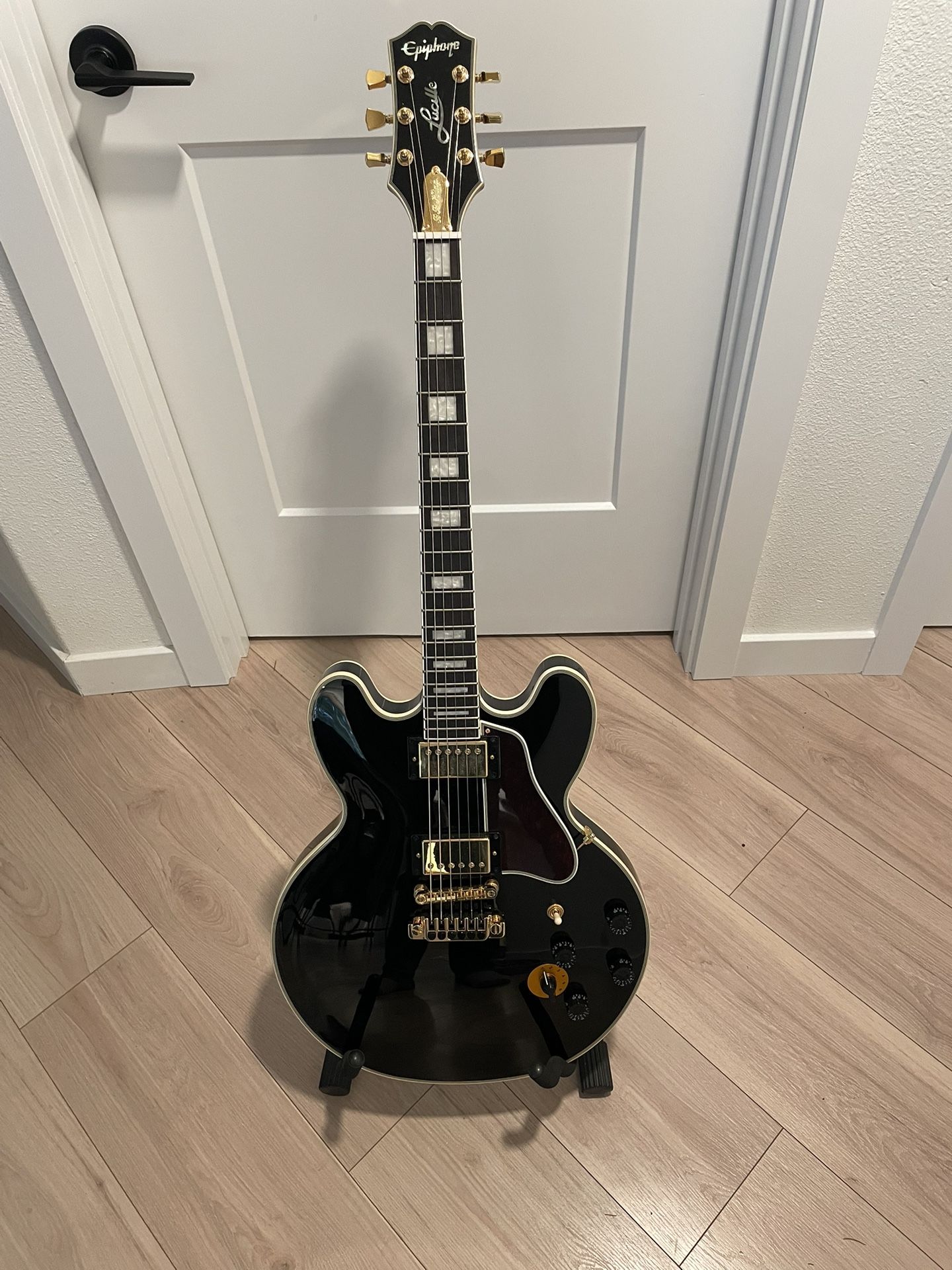 Epiphone B.B. King Lucille, Semi-hollow Electric Guitar, Ebony