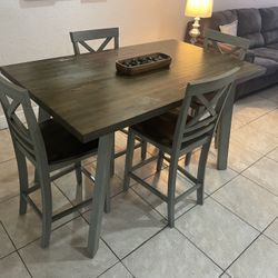 Dining Table With 4 Chairs. $300