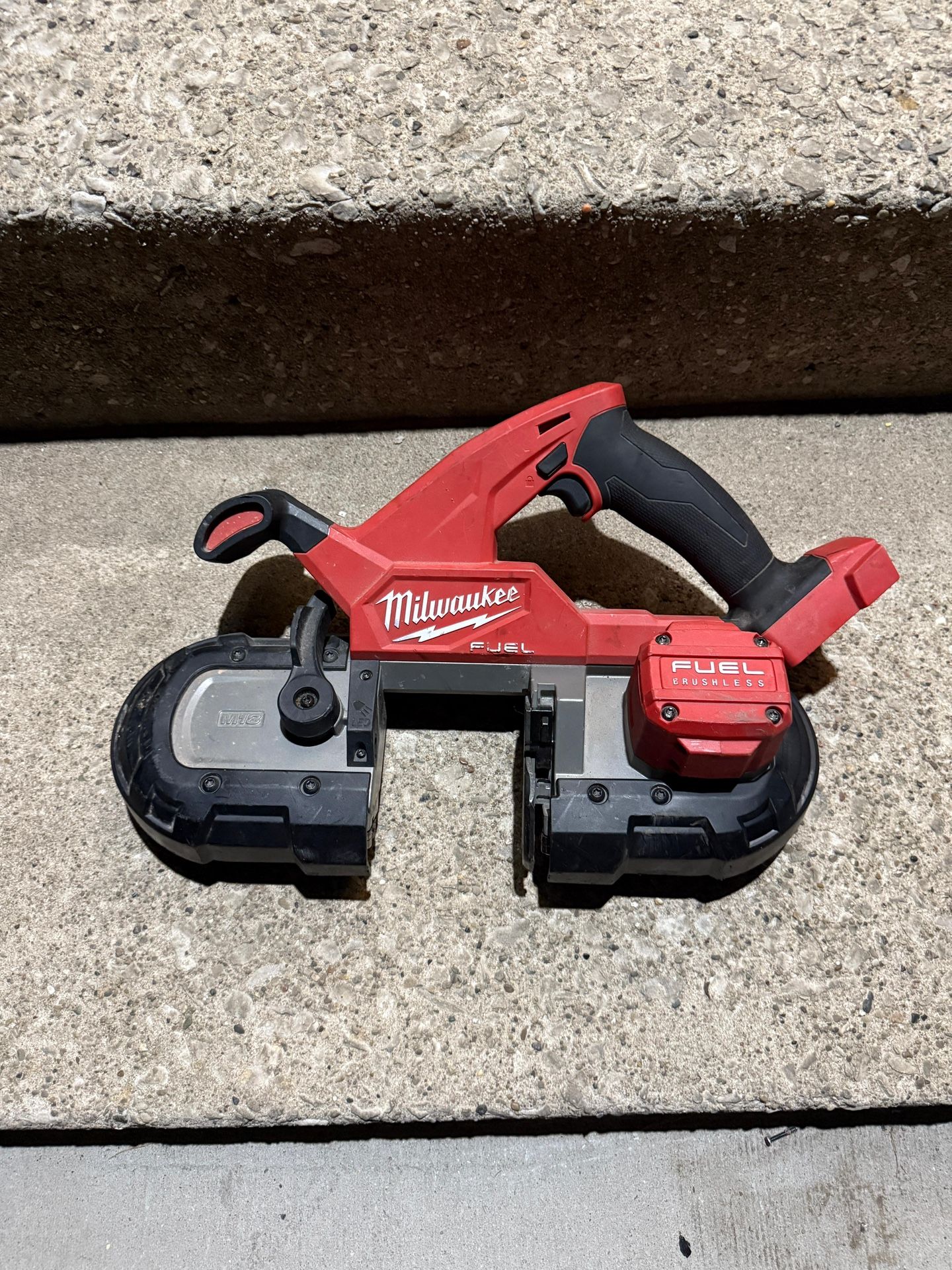 M18 FUEL 18V Lithium-Ion Brushless Cordless Compact Bandsaw (Tool-Only)