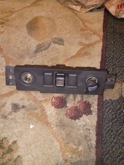 Switch Panel Out Of A 1998 Jeep Cherokee Xj