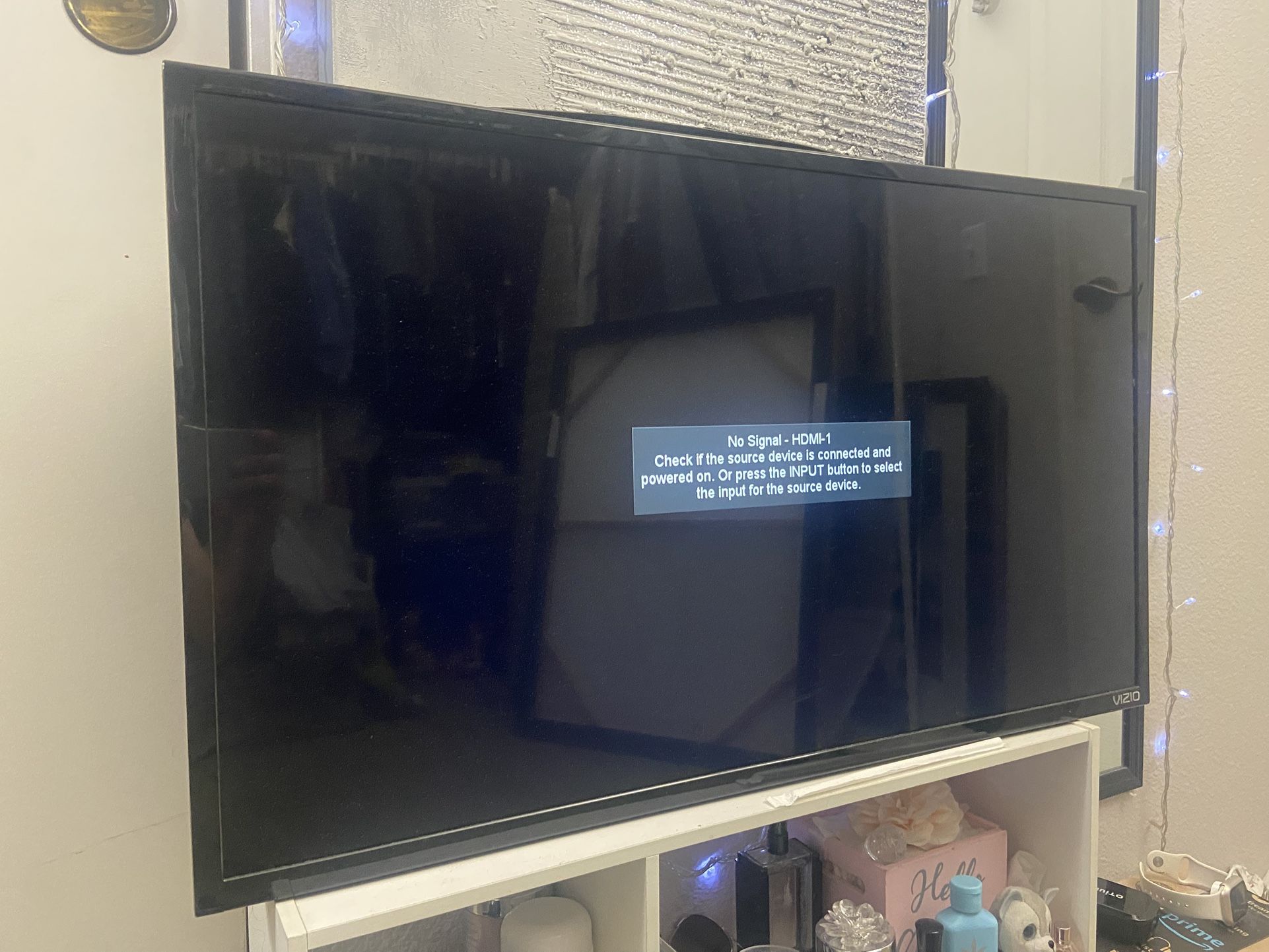 Vizio Tv 32” With Control Remote.