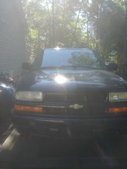 2000 chevy s 10 hood