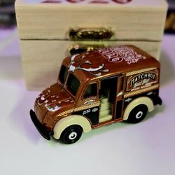 Matchbox EMPLOYEE Holiday Divco Dairy Delivery Read