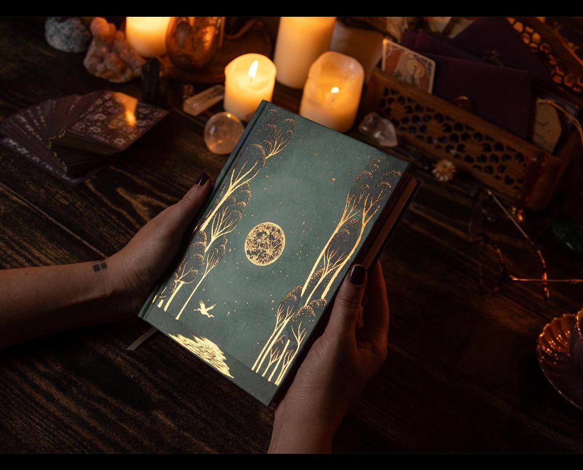 MoonPhase Studio 2025 Journal