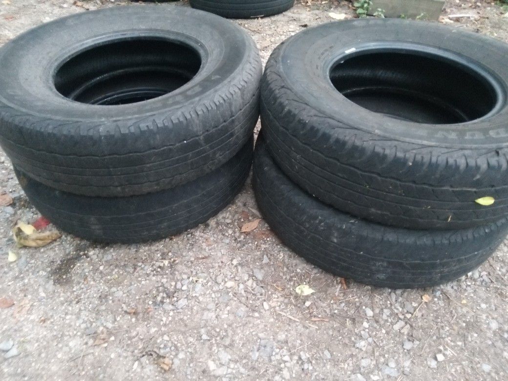 Decent Set Of Dunlop 245 75 16in Tires 50$