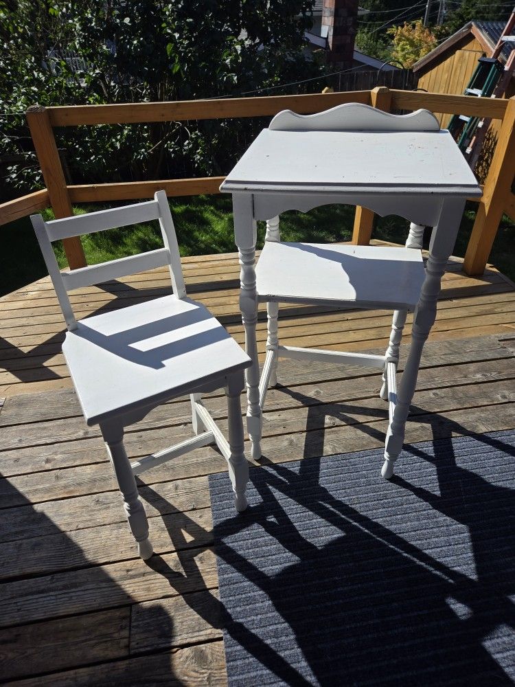 Small Child's Desk With Chair