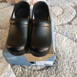 Ladies DANSKO black work Shoes 6 1/2