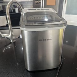 Countertop Ice Machine