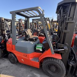 Toyota Forklift, 3 Stages, 5500 Lb 