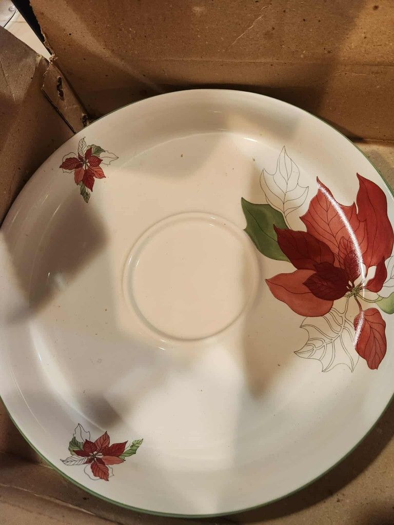 Poinsettia Chip & Dip Set